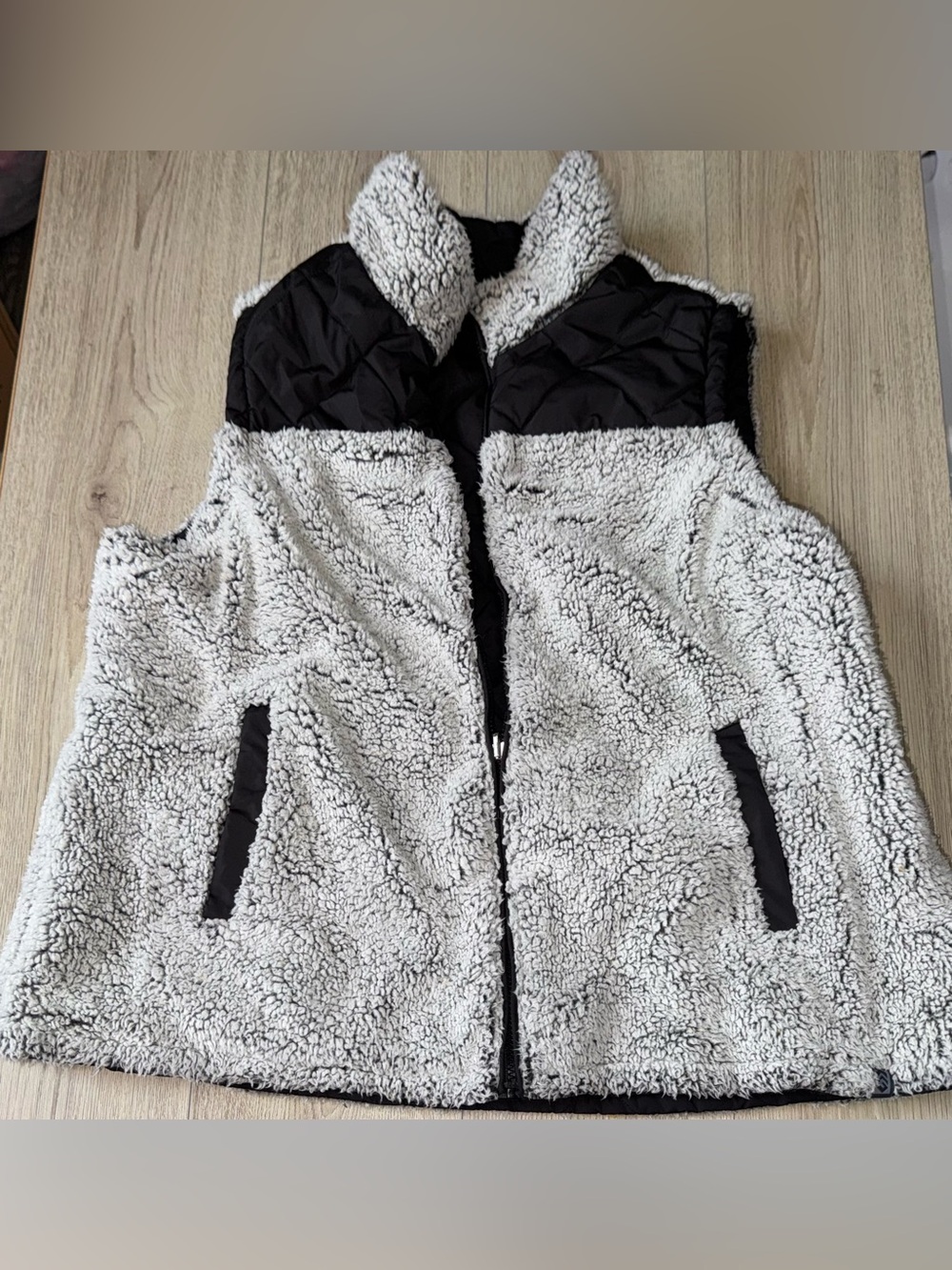 Free country black grey gray sherpa reversible vest